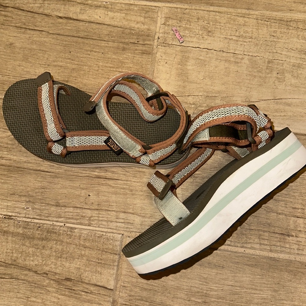 Tevas platform sandals